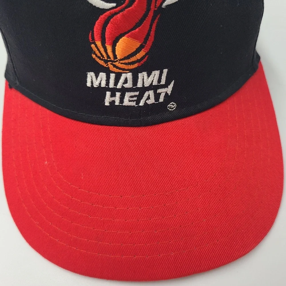 Vintage Youth Miami Heat Hat Snapback UII Black Red NBA Basketball 90s Logo Boys